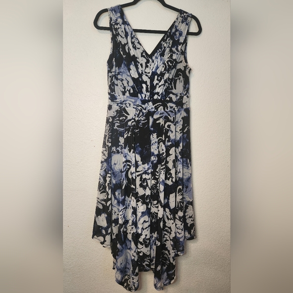 Simply Vera Flowy Floral Handkerchief Dress, Size‎ M - Picture 1 of 7